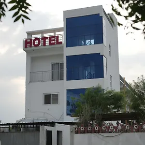 Hotel Parmanand Garden